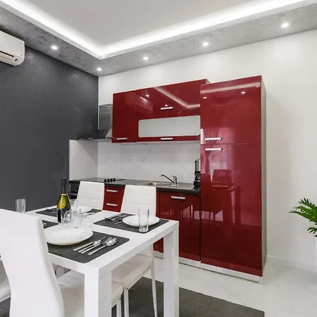 게스트하우스 White Pool Apartmens 3*