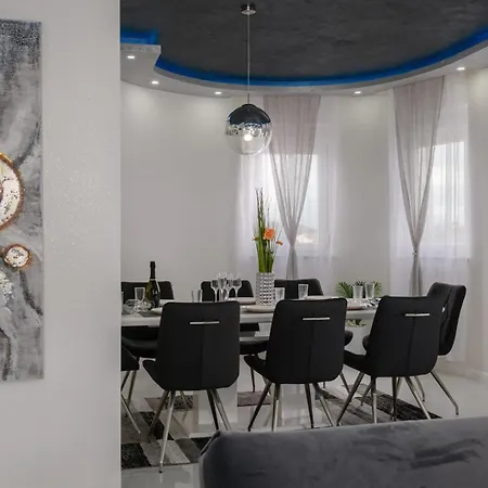 게스트하우스 White Pool Apartmens 풀라