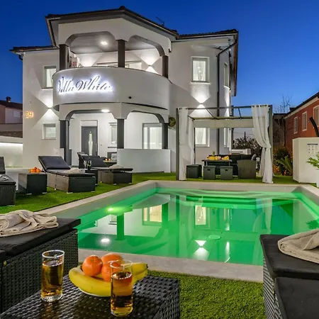 White Pool Apartmens