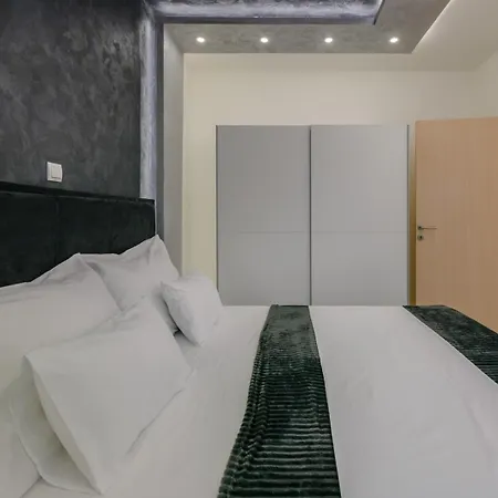 White Pool Apartmens 게스트하우스 풀라