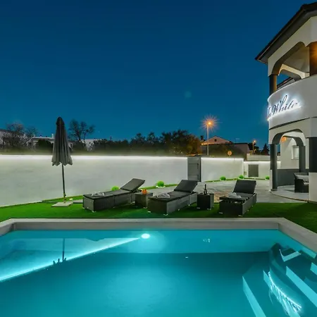 게스트하우스 White Pool Apartmens 3*