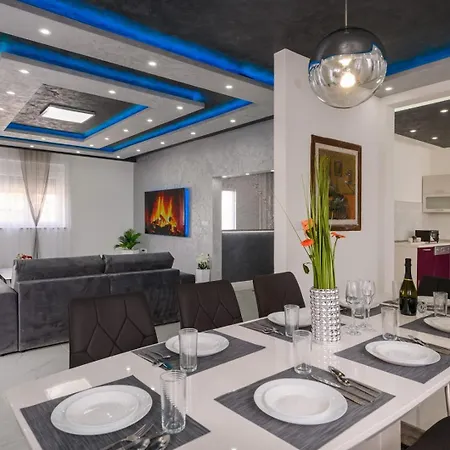 White Pool Apartmens 게스트하우스 3*