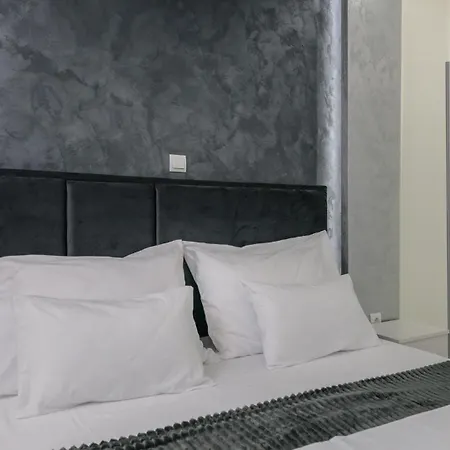 White Pool Apartmens 게스트하우스 풀라