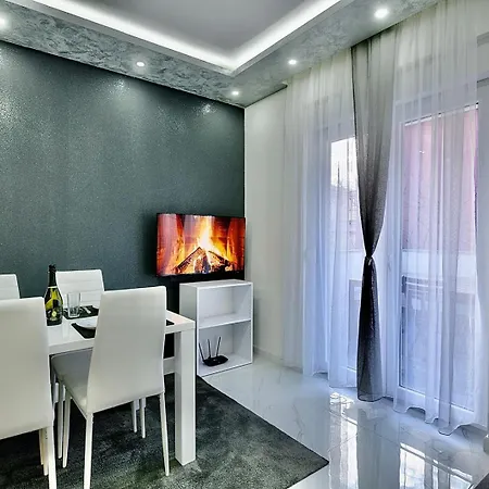 White Pool Apartmens 3*