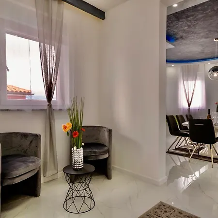White Pool Apartmens 게스트하우스 풀라