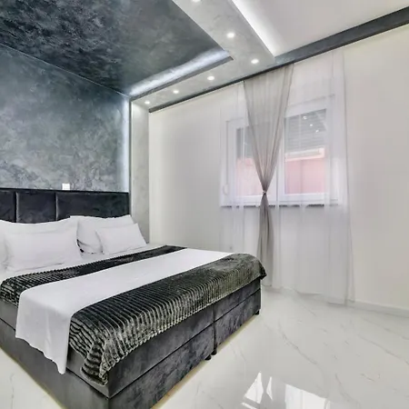 White Pool Apartmens 게스트하우스 풀라