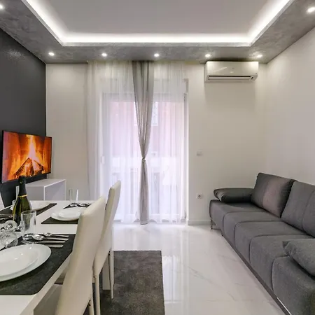 White Pool Apartmens 3*