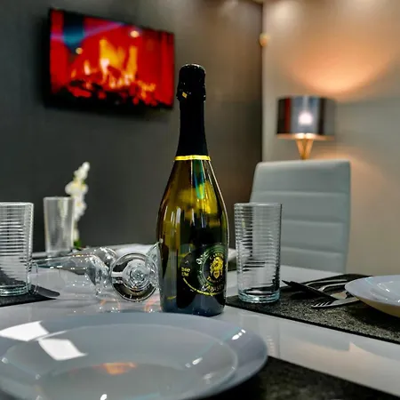 White Pool Apartmens 3* 풀라