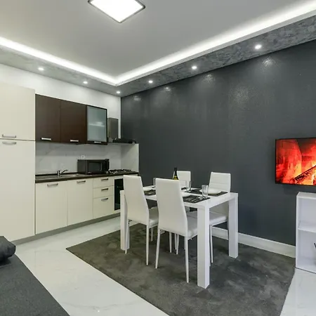 White Pool Apartmens 3*