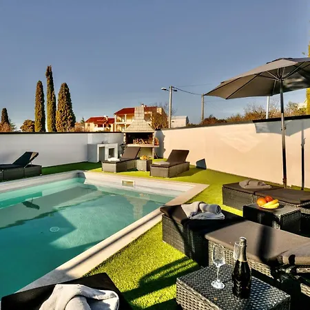 게스트하우스 White Pool Apartmens