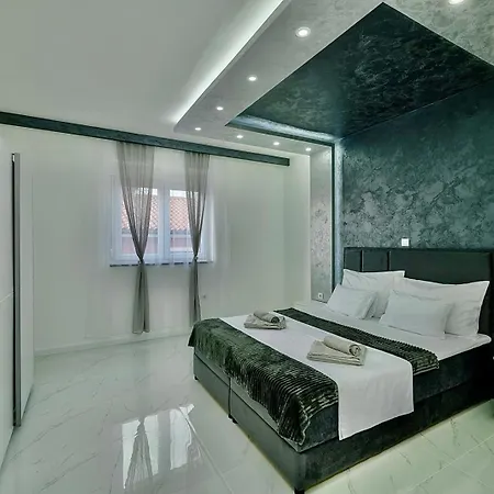 White Pool Apartmens
