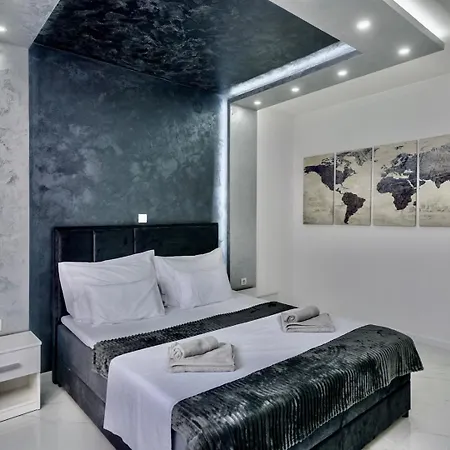 White Pool Apartmens 3* 풀라