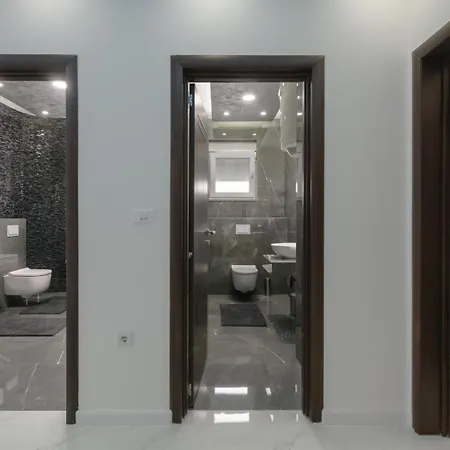 White Pool Apartmens 3* 풀라