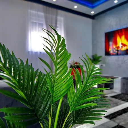 White Pool Apartmens 게스트하우스 풀라
